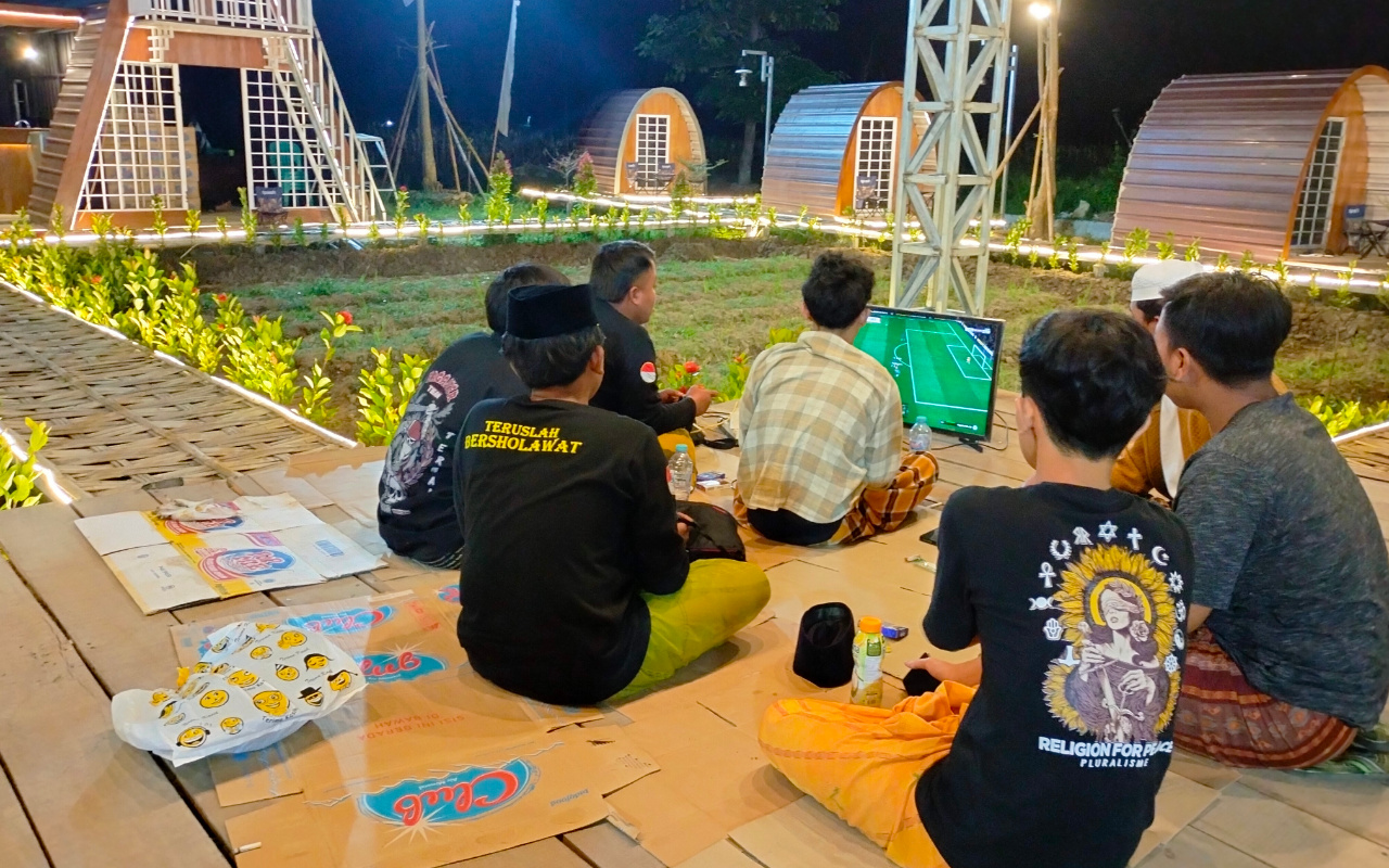 Seru! Komunitas PES Mania Camping dan Mabar di Wisata Somber Rajeh Sumenep