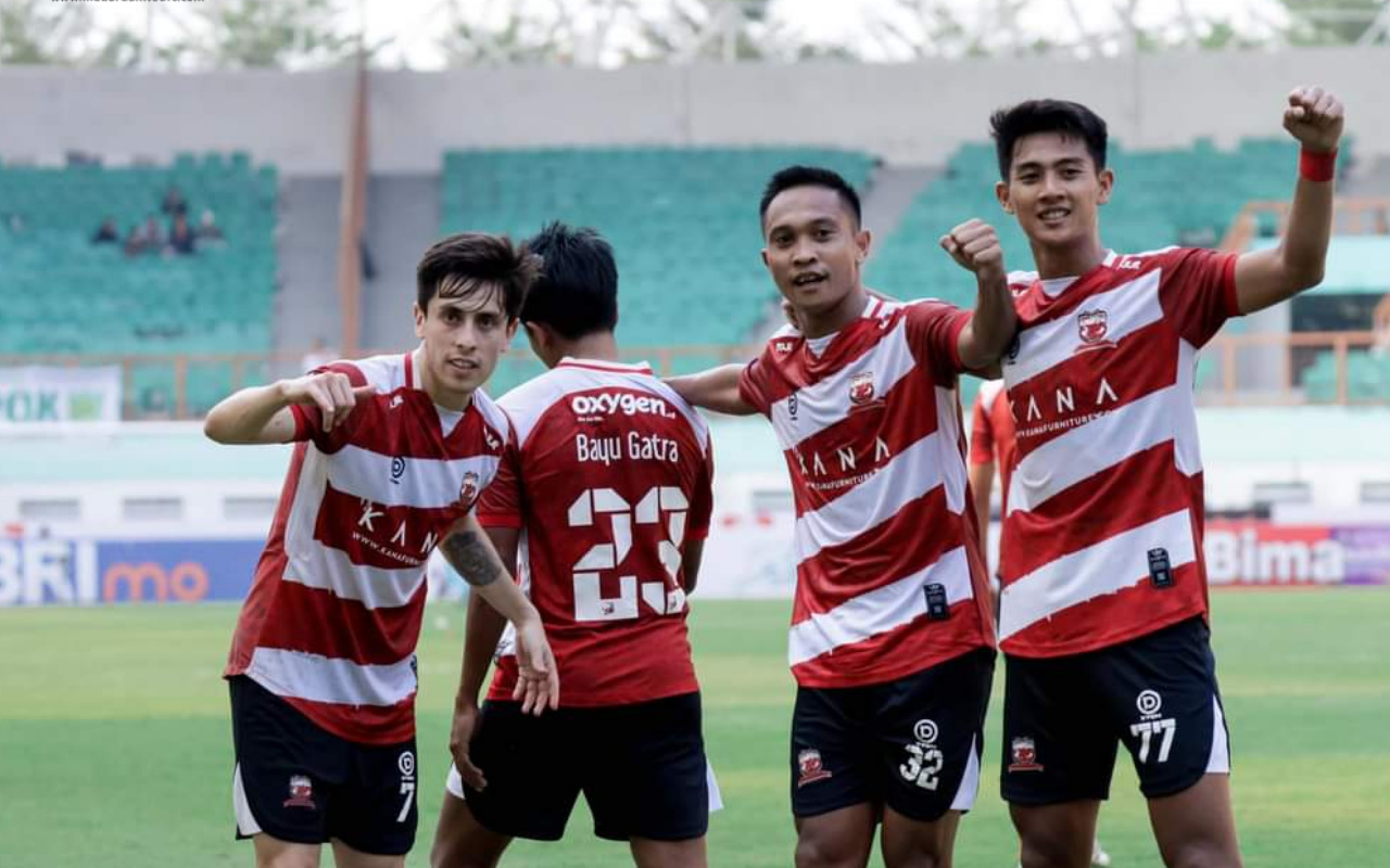 Hajar Persikabo 1973, Madura United Permalukan Aji Santoso