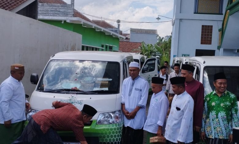 Fraksi PKB Hibahkan Enam Mobil untuk MWCNU di Bondowoso