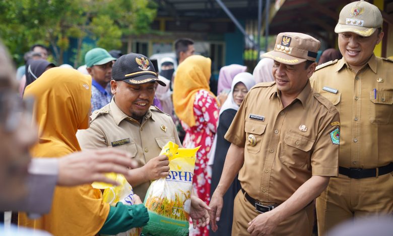 Tekan Harga, Pemkab Pamekasan Salurkan 8 Ton Beras Murah