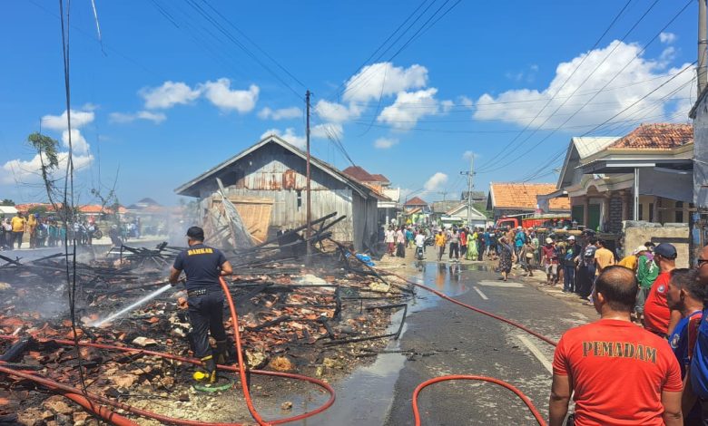 3 Bangunan Kayu di Kalianget Sumenep Ludes Dilalap Si Jago Merah