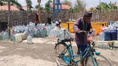 AJP Salurkan Bantuan Tandon dan Air Bersih untuk Warga Terdampak Kekeringan